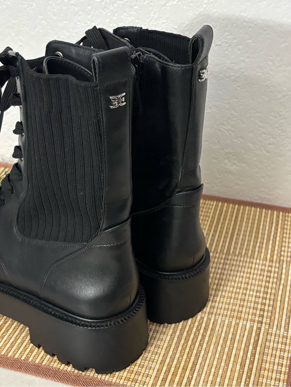 Sam Edelman Woman EVINA Lace Up Bootie Size: 9M - Picture 3 of 6